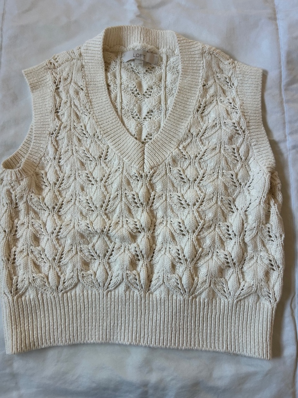 Lift cream cable knit sweater vest
